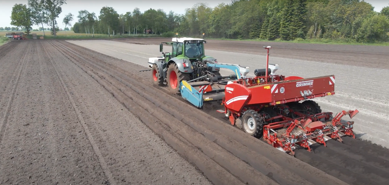 De draadloze koppeling met Agrirouter voor de Grimme pootmachine maakt het werk leuker